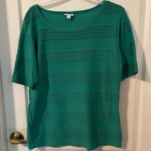 Lularoe Green Top M(size according to Lularoe sizing)